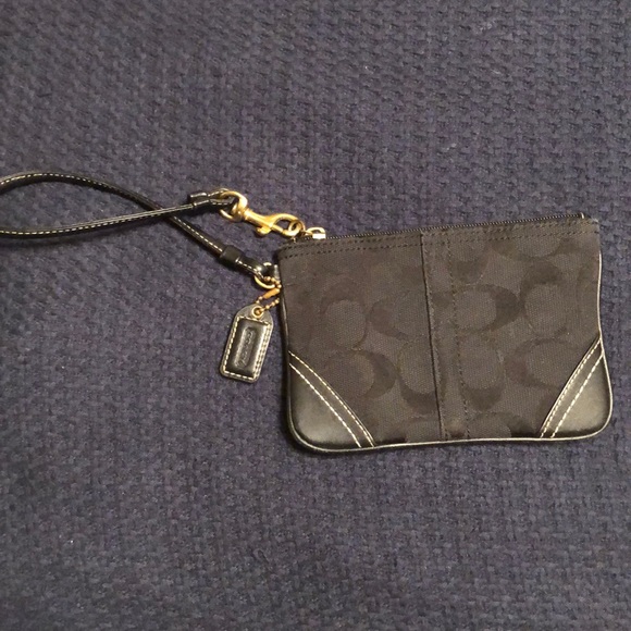 Coach Handbags - Coach wristlet